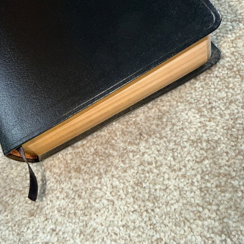 Thomas Nelson King James Study Bible KJV Black Bonded Leather Thumb Indexed Gilt